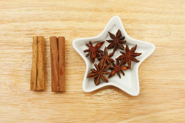 Stars anise and cinnamon — Stock Photo, Image