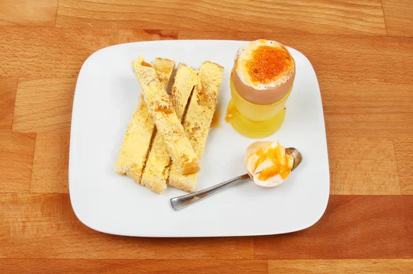 ไข่ต้มและขนมปัง — ภาพถ่ายสต็อก