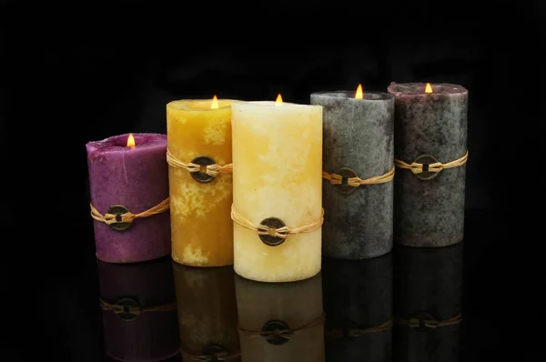 Feng Shui candles with reflections on black — Stock Photo, Image