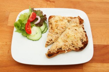 Ton balığı masaya eritmek