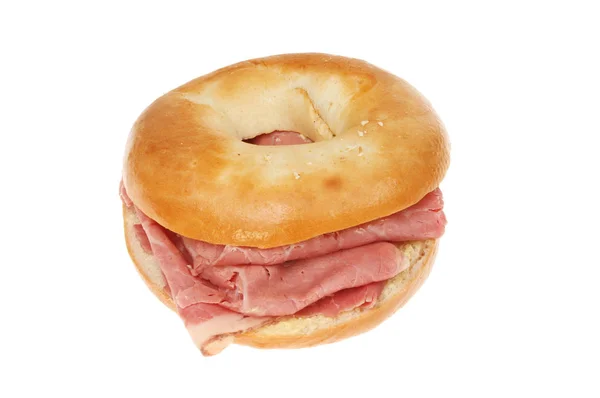 Zout rundvlees in een bagel — Stockfoto