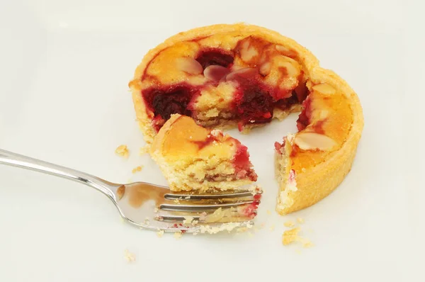 Körsbär och mandel tårta närbild — Stockfoto