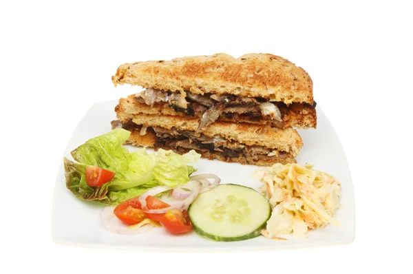 Toaste rundvlees sandwich met salade — Stockfoto