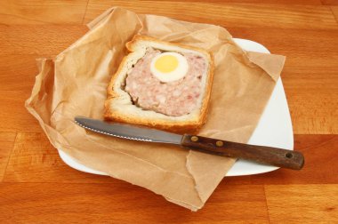 Bir tabloda Gala pasta