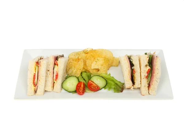 サンドイッチ サラダとポテトチップス — ストック写真