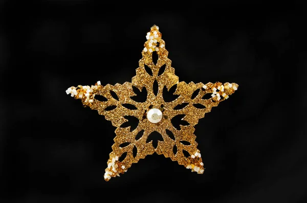 Золотая блестящая рождественская звезда — стоковое фото