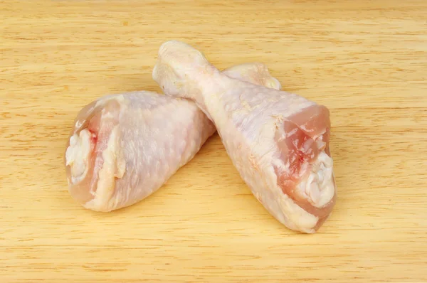 Raw chicken drumsticks — Stock Photo, Image