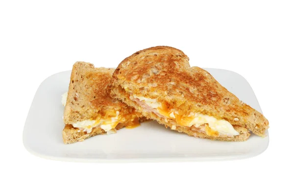 Підсмажене шинка та яєчний бутерброд — стокове фото