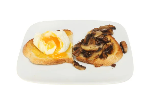 Mushrooms and egg on toast — Stock Photo, Image