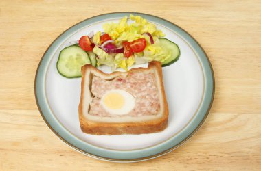 Baba, anne ve çocuk açık havada eller