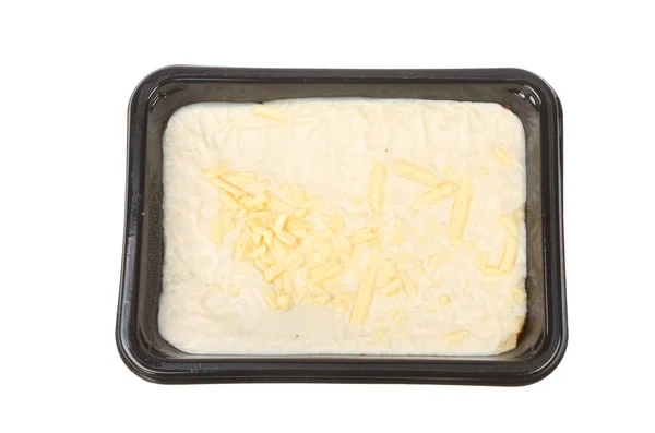 Ongekookt Lasagne Een Kunststof Doos Geïsoleerd Tegen Wit — Stockfoto