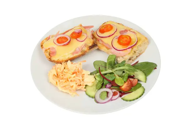 Queijo Presunto Tomate Tostados Ciabatta Com Salada Prato Isolado Contra — Fotografia de Stock