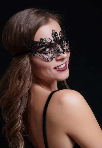 Joven Bonita Mujer Morena Máscara Veneciana Encaje Cerrar Retrato Máscara — Foto de Stock
