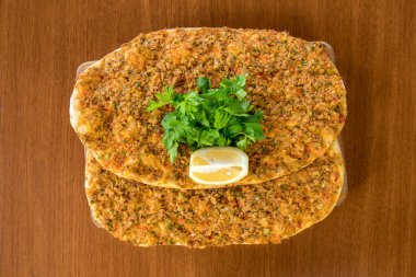 Geleneksel Türk yemekleri Lahmacun. Bilinen Türk Pizzası.
