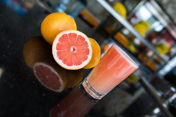 Fresh Grapefruit Juice Grapfruits Black Table — Stock Photo, Image