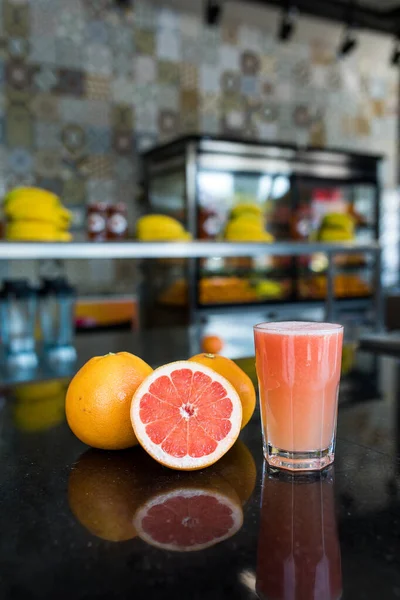 Fresh Grapefruit Juice Grapfruits Black Table — Stock Photo, Image