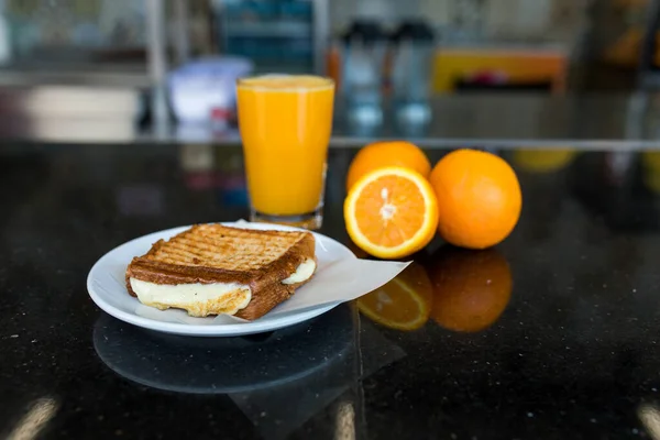 Glass Orange Juice Orange Slices Toast Sandwich Healthy Breakfast Traditional — Stock Photo, Image