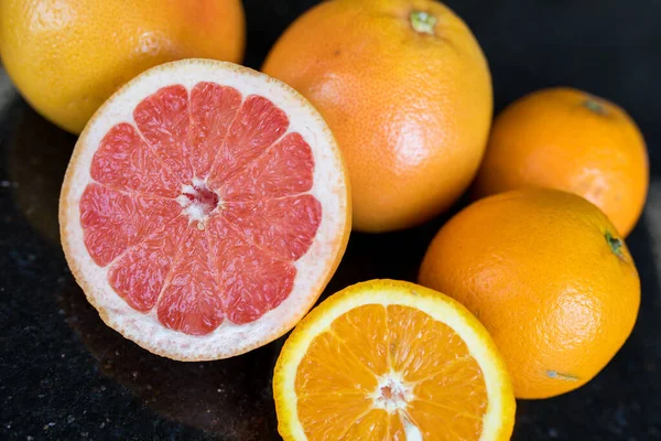 Grapefruit Citrus Fruits Grapefruit Slice Black Table Background — Stock Photo, Image