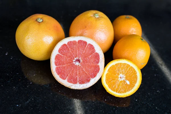 Grapefruit Citrus Fruits Grapefruit Slice Black Table Background — Stock Photo, Image