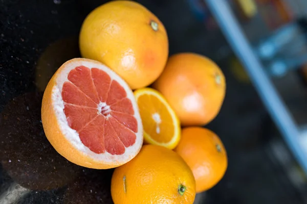 Grapefruit Citrus Fruits Grapefruit Slice Black Table Background — Stock Photo, Image