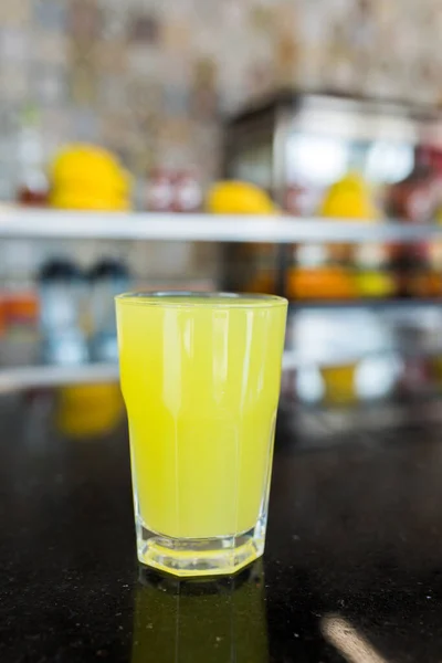 Fresh Lemon Juice Table Lemonade — ストック写真