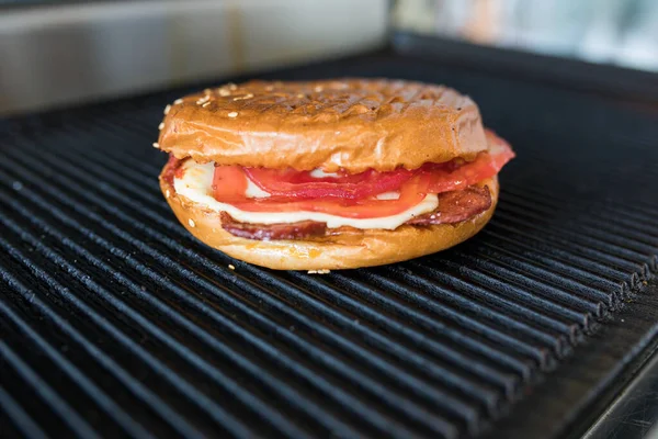 Traditionelle Türkische Frühstücksmahlzeit Essen Toastbrot Sandwich Auch Bekannt Als Tost — Stockfoto