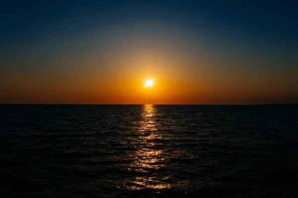 Zonsondergang Zee Oceaan Met Prachtige Blauwe Lucht Zonsondergang Zonsopgang Scène — Stockfoto