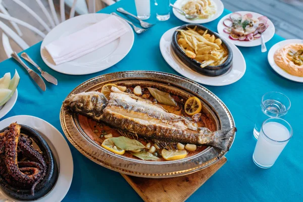 Tabel Restoran Turki Atau Yunani Dan Budaya Masakan Makan Malam — Stok Foto