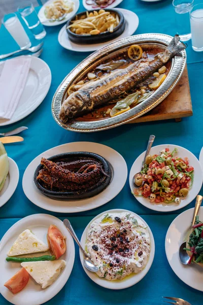 Table Restaurant Turque Grecque Cuisine Dîner Culture Vue Dessus Raki — Photo