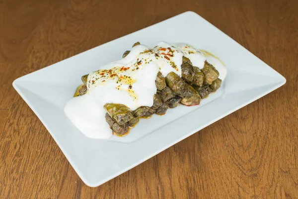 Sarma Makanan Tradisional Turki Dengan Yoghurt Sarmani Makanan Sayuran Makanan — Stok Foto
