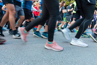 Adana, Seyhan / Türkiye - 01-05-2019: Maratonda koşan maraton koşucuları. 10. Uluslararası Adana Kurtuluşu, bağımsızlık 5 Ocak 'ta Yarı Maraton koşucuları ve maraton atletleri