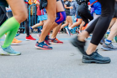 Adana, Seyhan / Türkiye - 01-05-2019: Maratonda koşan maraton koşucuları. 10. Uluslararası Adana Kurtuluşu, bağımsızlık 5 Ocak 'ta Yarı Maraton koşucuları ve maraton atletleri