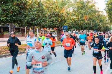 Adana, Seyhan / Türkiye - 01-05-2019: Maratonda koşan maraton koşucuları. 10. Uluslararası Adana Kurtuluşu, bağımsızlık 5 Ocak 'ta Yarı Maraton koşucuları ve maraton atletleri