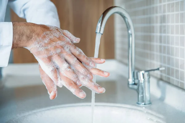Homme Lave Les Mains Correctement Avec Savon Protéger Contre Épidémie — Photo
