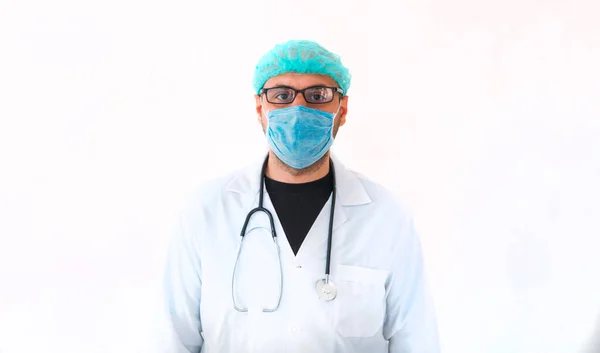 Porträt Eines Jungen Männlichen Arztes Medizinischer Maske Sterilen Handschuhen Und — Stockfoto
