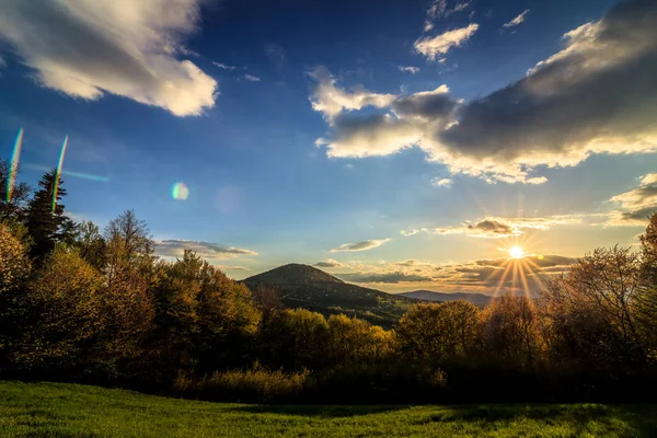 Solnedgång vid Beskiderna — Stockfoto