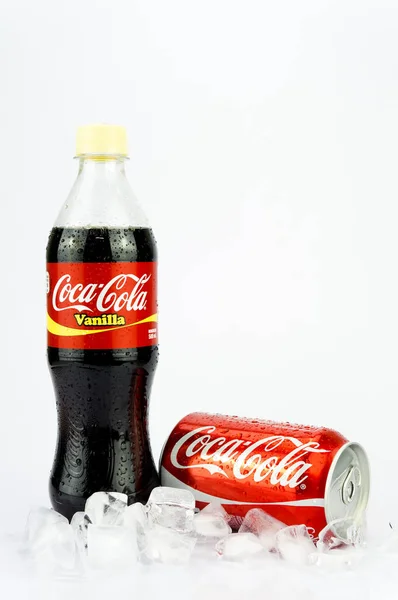 Coca Cola elszigetelt fehér. — Stock Fotó