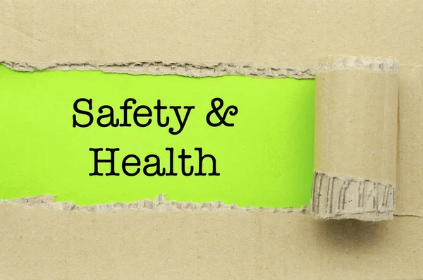Papel rasgado com palavra Segurança e Saúde — Fotografia de Stock