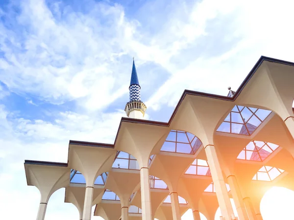 Minaretten van Sultan Salahuddin Abdul Aziz Moskee, Shah Alam, Selangor, Maleisië — Stockfoto