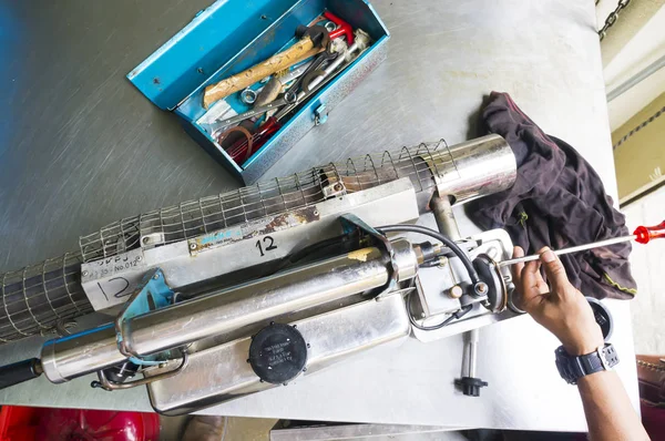 Θολώσει μηχανήματα εξοπλισμού προετοιμασία και να εξυπηρετούνται για σκοτώνει κουνουπιών Aedes — Φωτογραφία Αρχείου