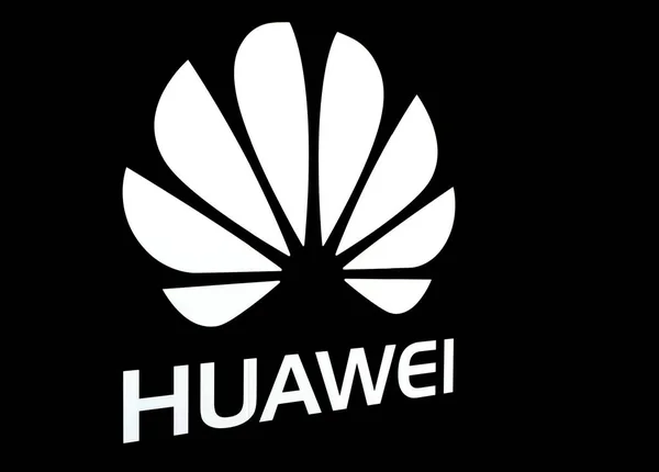 Huawei вывески в черно-белом цвете — стоковое фото