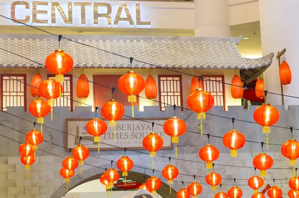 Lanterne cinesi rosse come decorazioni per interni — Foto Stock