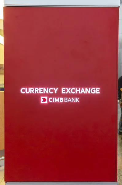 IMB Letrero bancario islámico en el Aeropuerto Internacional de Kuala Lumpur . — Foto de Stock