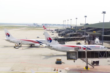 Malezya Havayolları uçak yolcu panosuna hazırlamak