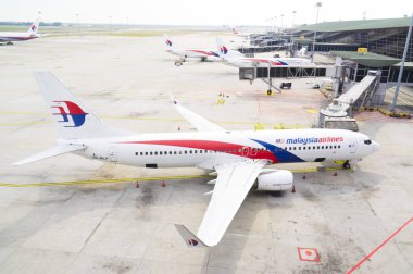 Malezya Havayolları uçak yolcu panosuna hazırlamak