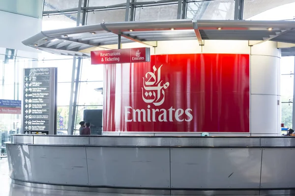 Emirates check in counters at Kuala Lumpur International Airport. — Stock Photo, Image