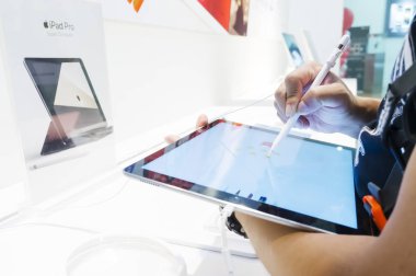 Yeni Apple Ipad Pro ile Apple kalem kullanarak el kroki
