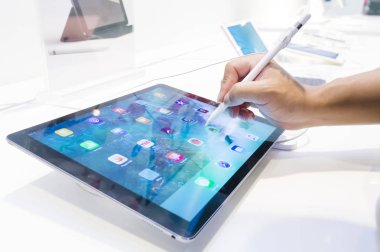 Yeni Apple Ipad Pro ile Apple kalem kullanarak el kroki