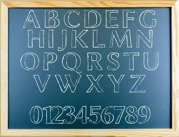 Alphabete auf Greenboard geschrieben — Stockfoto