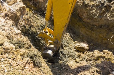 Septik tank için kazma delik